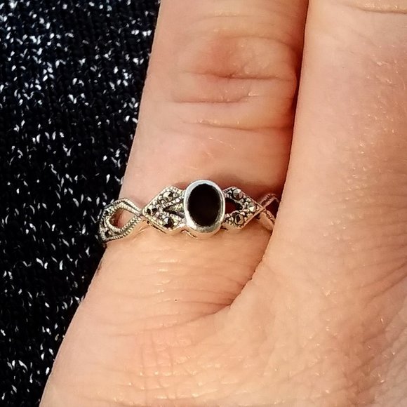 Vintage Sterling Silver Black Onyx /& Marcasite Pointed Ring Size 7